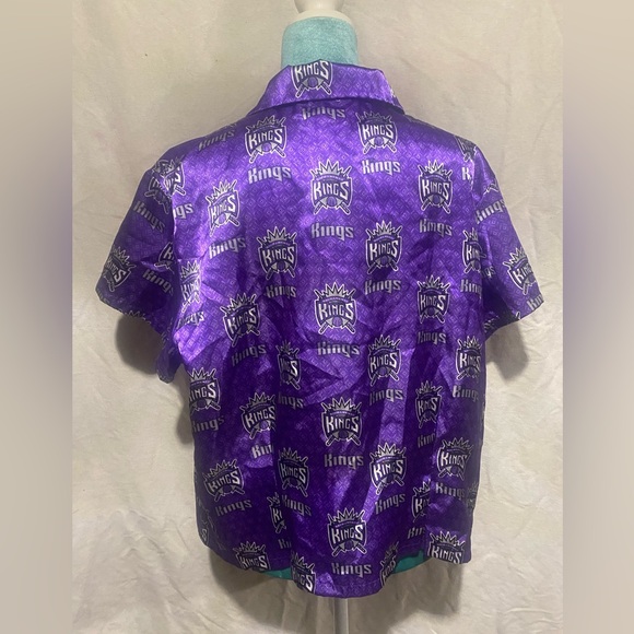 College concepts: KINGS button down - Picture 3 of 5